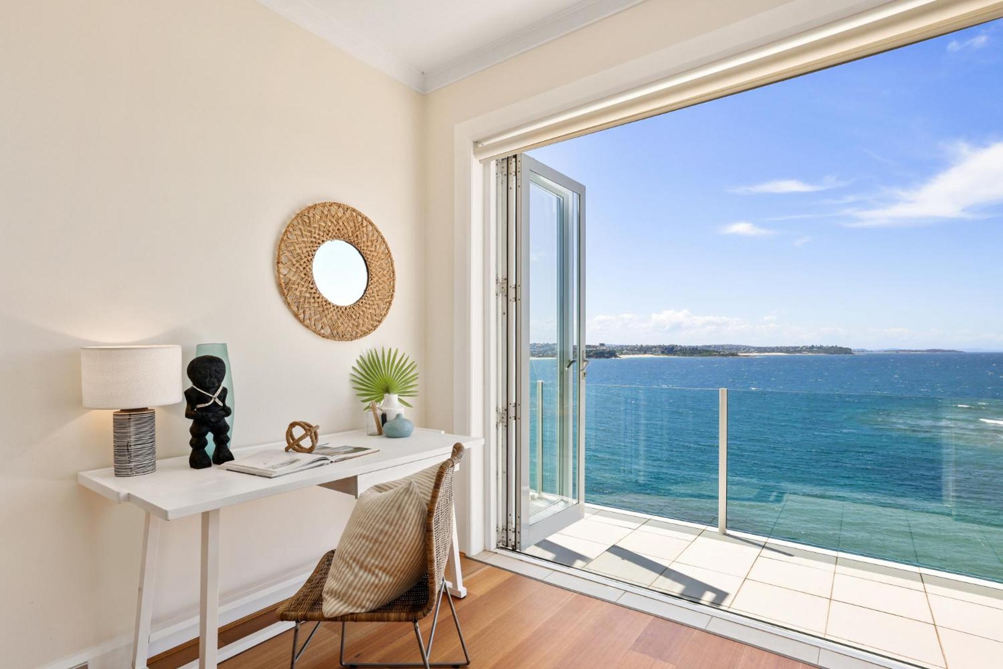 Apartment Stunning Ocean Front Manly, Shelly Beach *