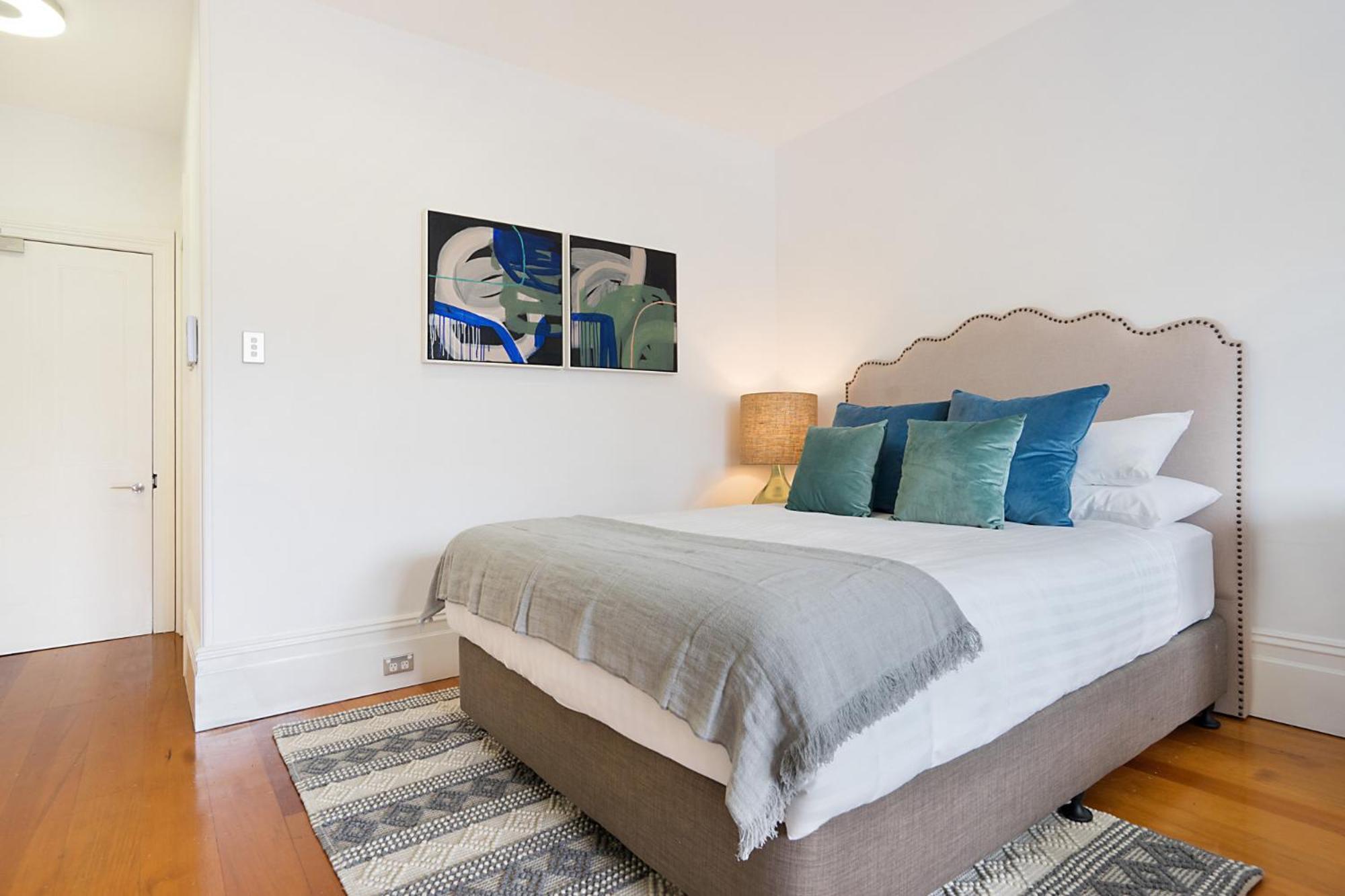 Apartment Cozy With Balcony In Unbeatable Location Sydney
