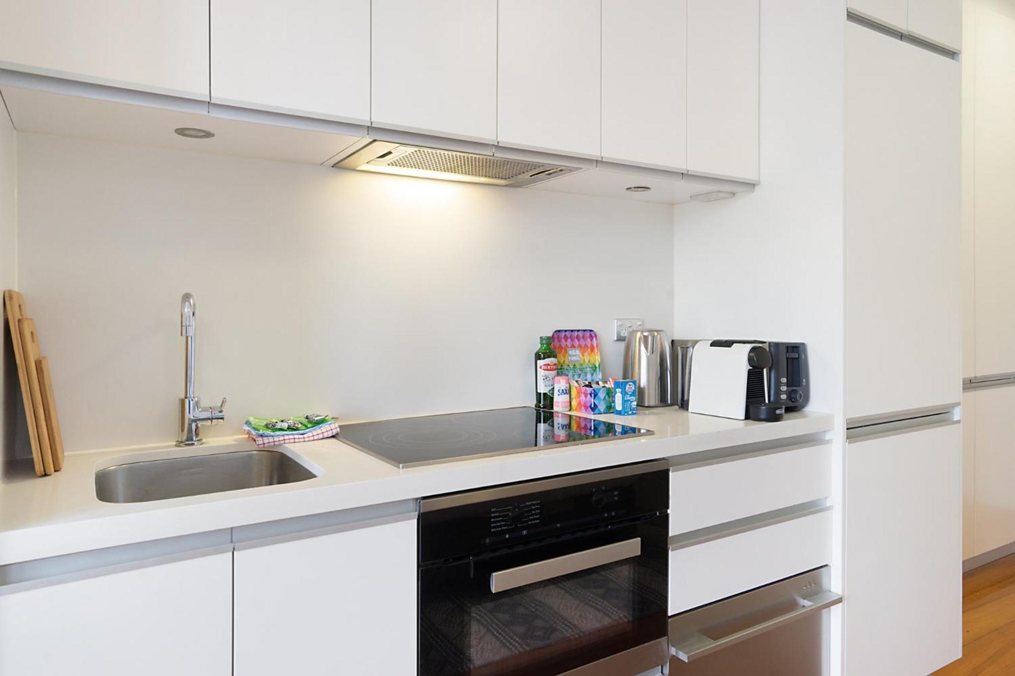 Cozy With Balcony In Unbeatable Location Apartment Sydney