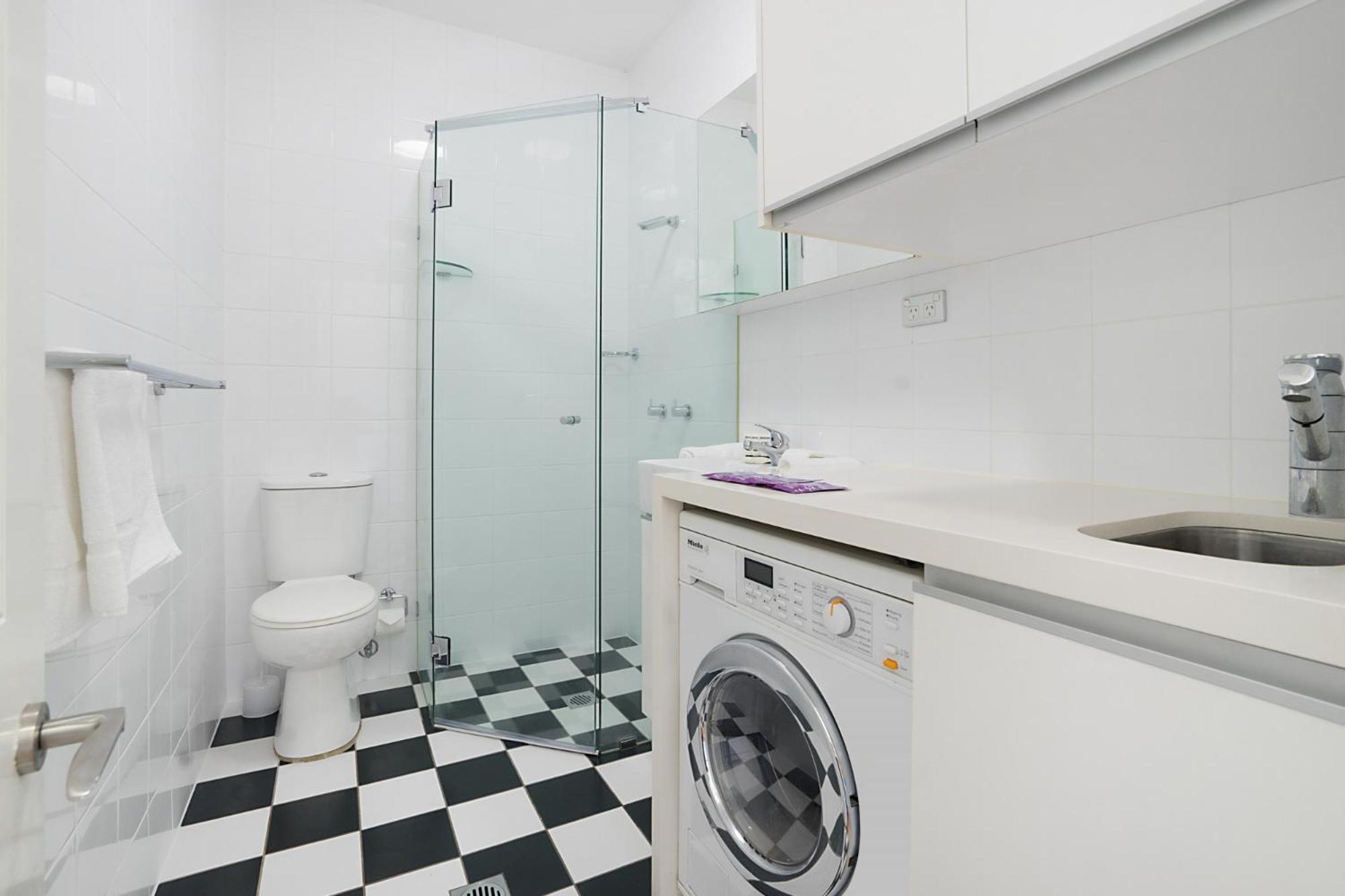 Cozy With Balcony In Unbeatable Location Apartment Sydney