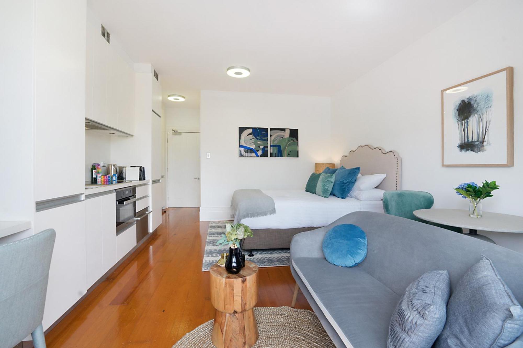 Cozy With Balcony In Unbeatable Location Sydney