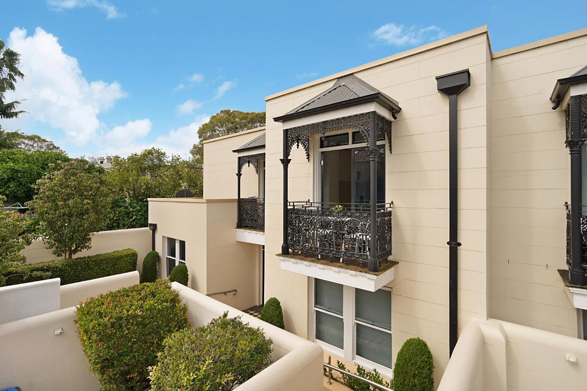 Cozy With Balcony In Unbeatable Location Apartment Sydney