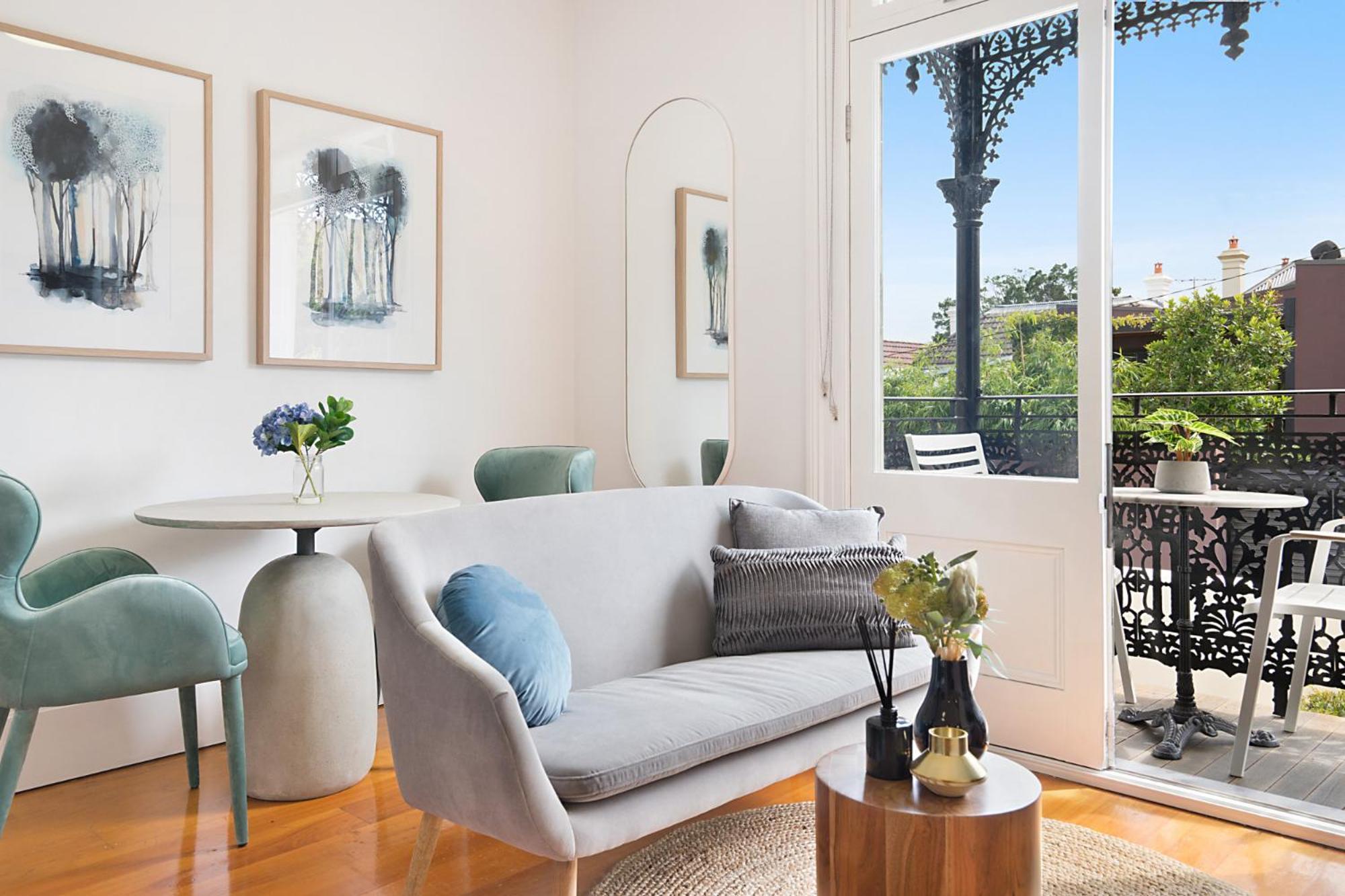 Cozy With Balcony In Unbeatable Location Apartment Sydney