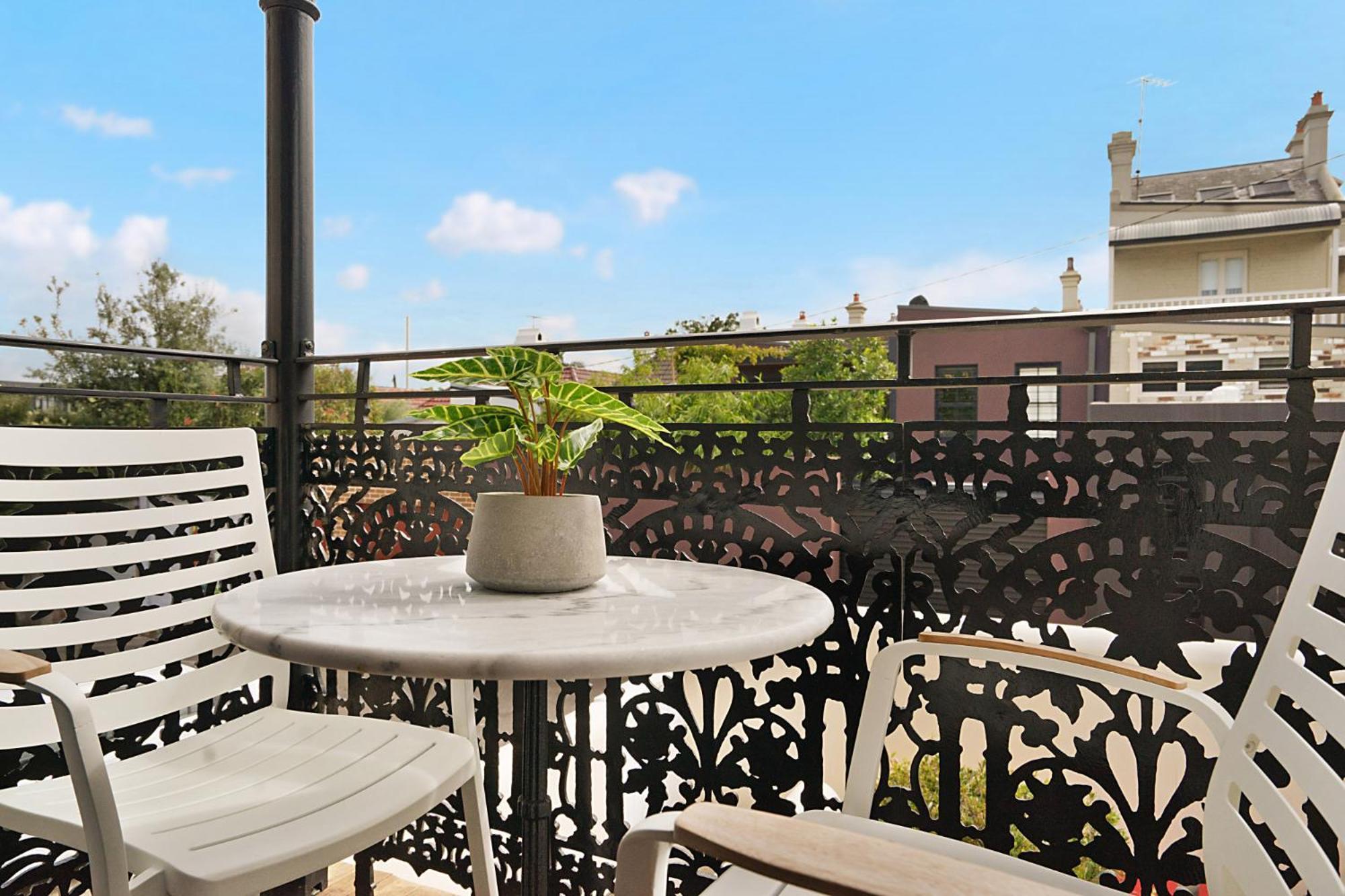 Cozy With Balcony In Unbeatable Location * Sydney