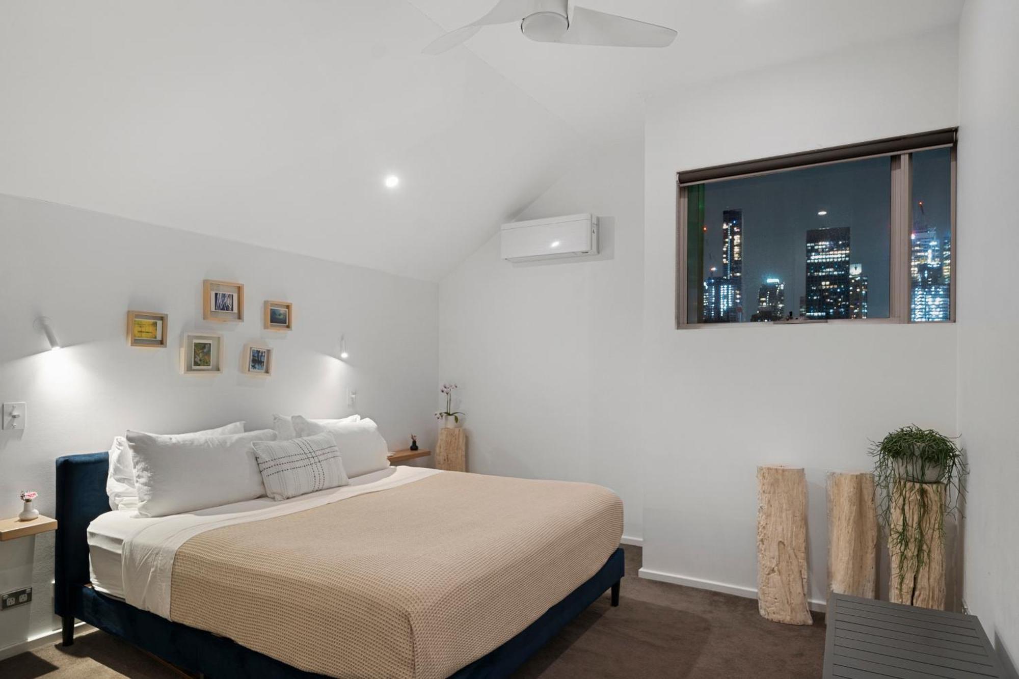 Penthouse Apartment *