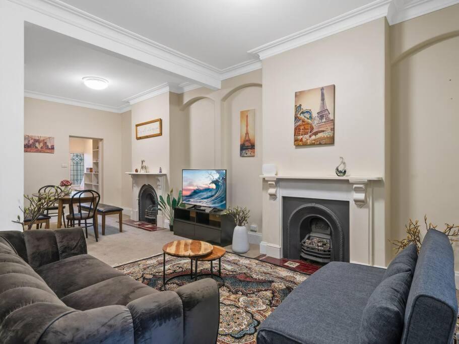 Fancy 4 Bedroom House With Parking - Icc&darling Harbour-8 Mins Walk Sydney