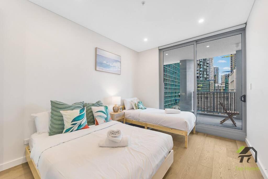 Apartment Vivid With Pool In Olympic Park Sydney