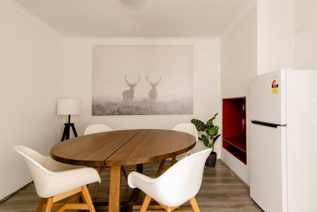 Holiday home Beautiful & Ultra Convenient 4-bdrm Terrace Sydney