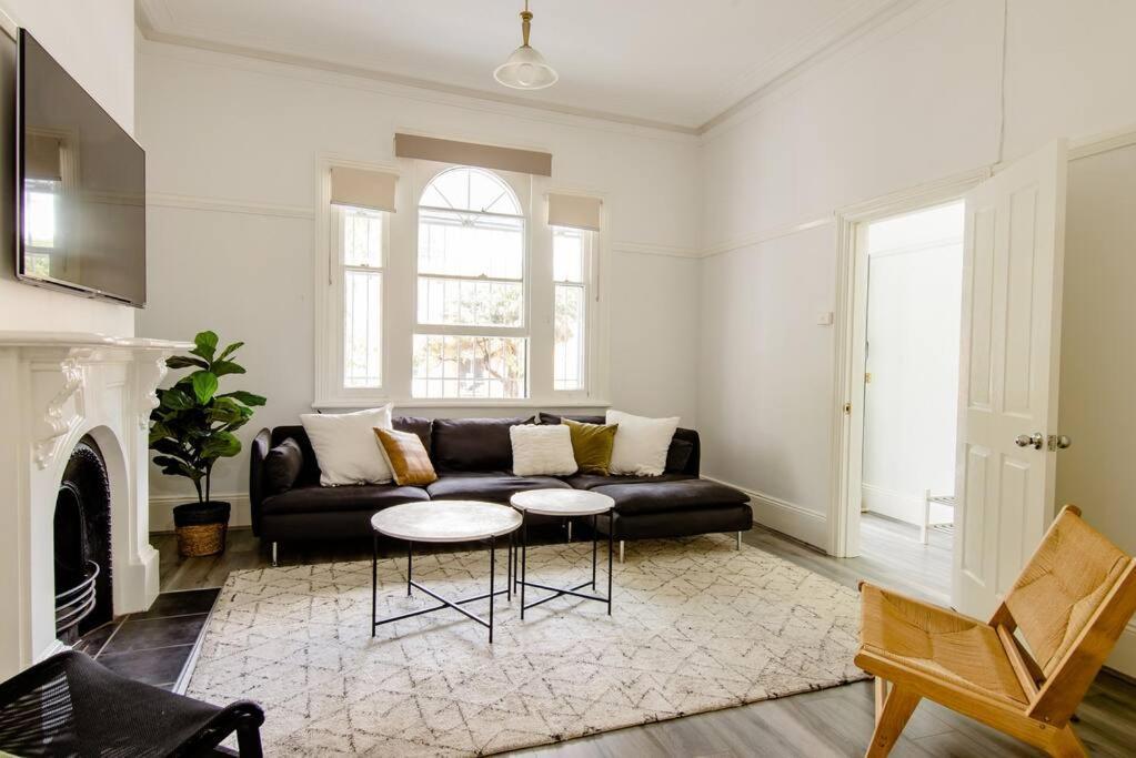 Beautiful & Ultra Convenient 4-bdrm Terrace Sydney