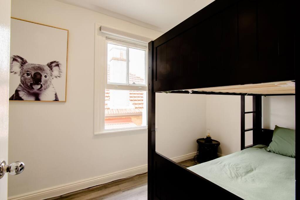 Holiday home Beautiful & Ultra Convenient 4-bdrm Terrace
