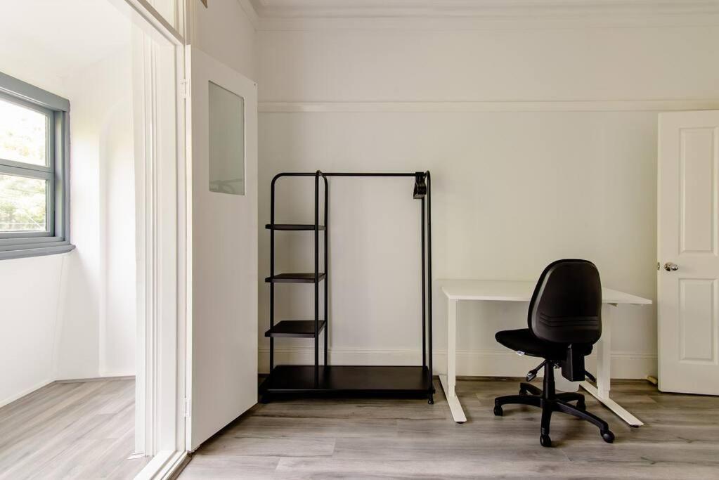Beautiful & Ultra Convenient 4-bdrm Terrace Sydney