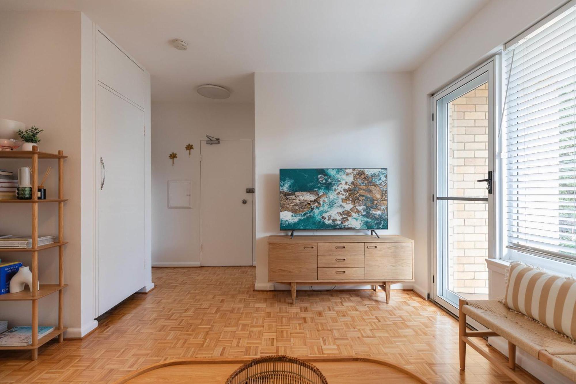 Apartment Stylish Sun Drenched North Bondi Oasis