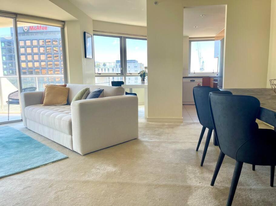 Apartamento North 2 Bedroom - Pool Parking Gym Sleeps 6 *