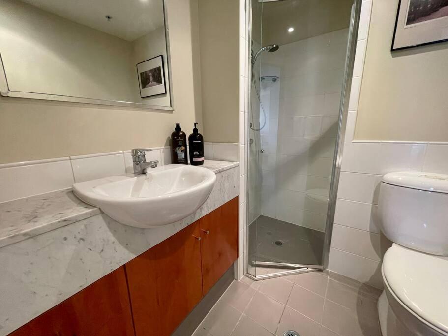 Apartamento North 2 Bedroom - Pool Parking Gym Sleeps 6 *