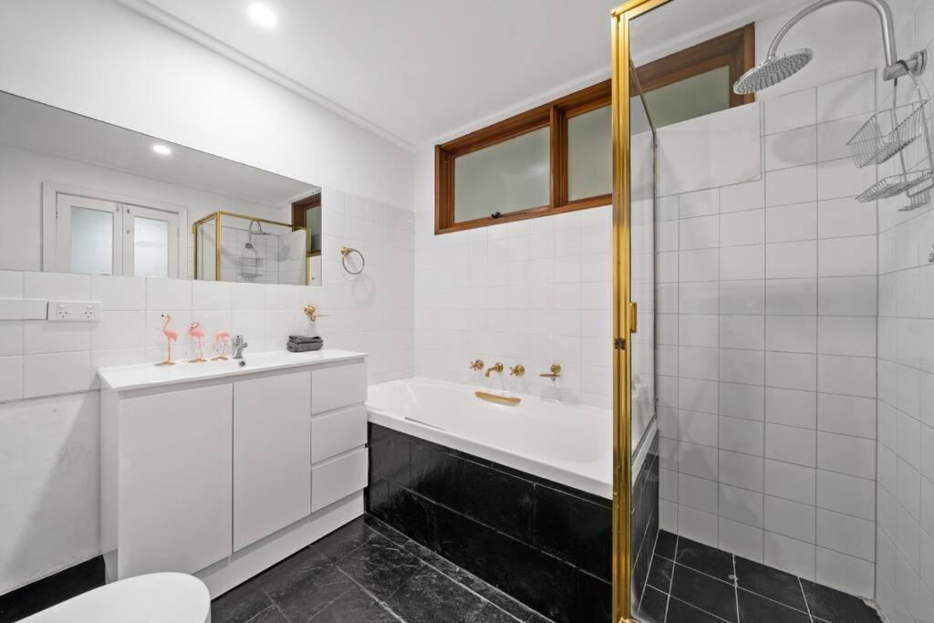Facilitated 4 Bedroom House & Icc&darling Harbour-8 Mins Walk Casa de férias
