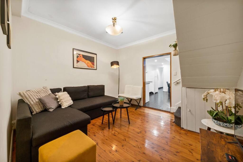 Facilitated 4 Bedroom House & Icc&darling Harbour-8 Mins Walk