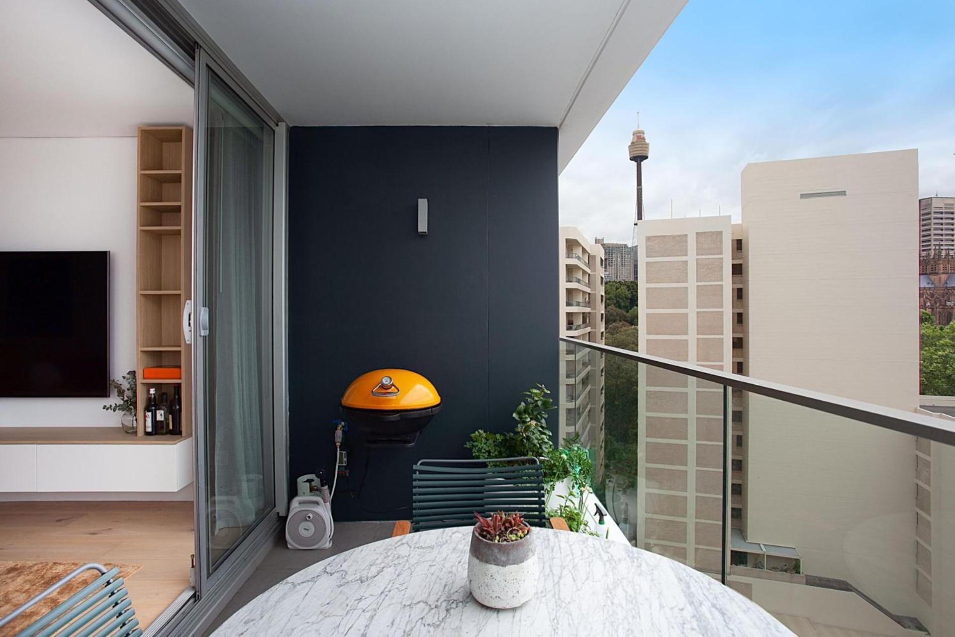 Poolside Glamour Woolloomooloo Apartment Sydney