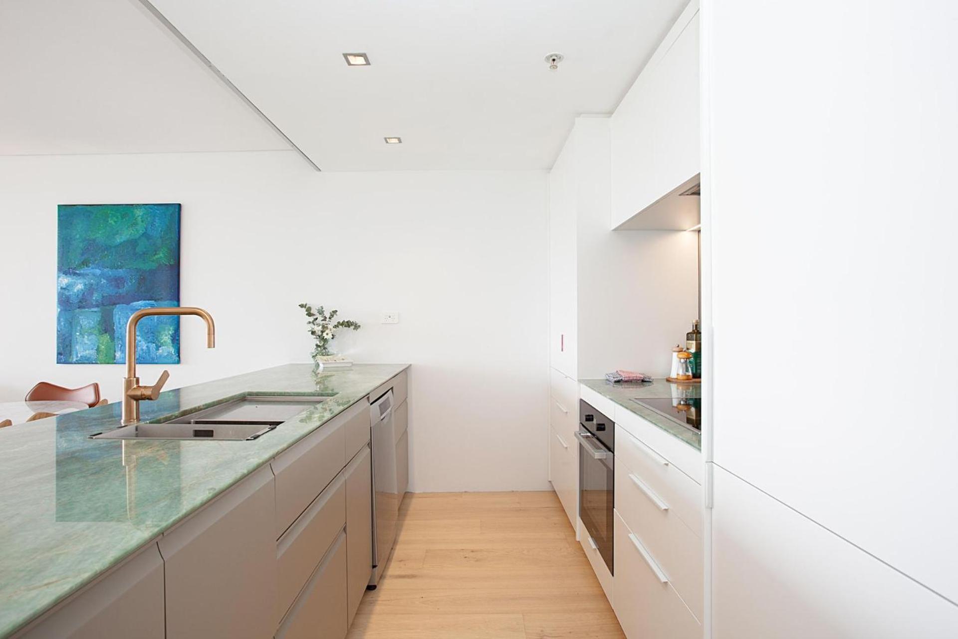 Poolside Glamour Woolloomooloo Apartment