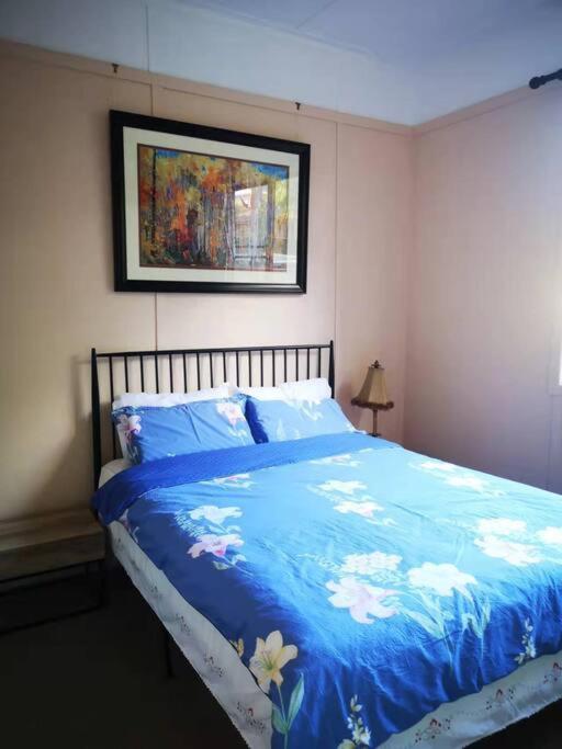Charming1886 * Sydney