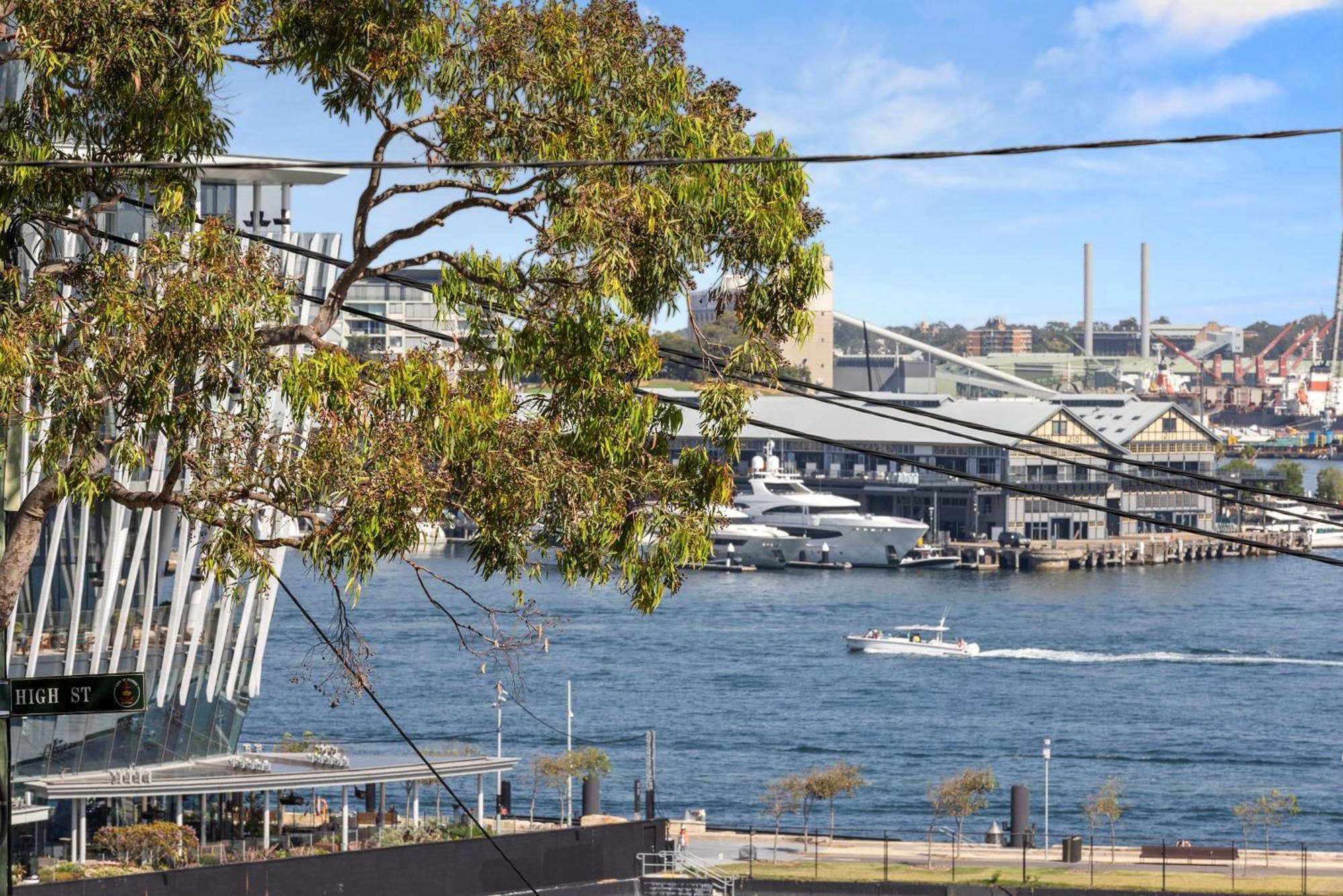Family Friendly 2br W/seaview Balcony Apartment Sydney