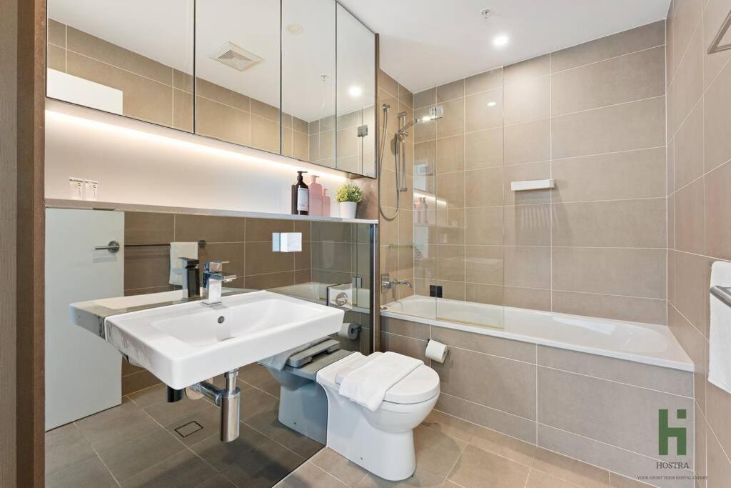 St Leonards 2b2b With Skyview Apartment Sydney