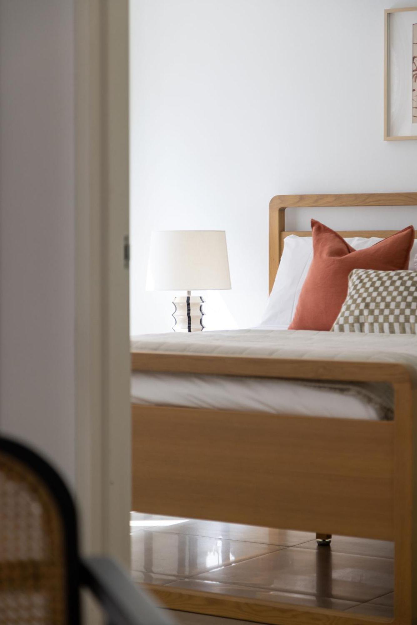 Kahlo Alexandria - Stylish 2 Bdrm Walk To Train Sydney