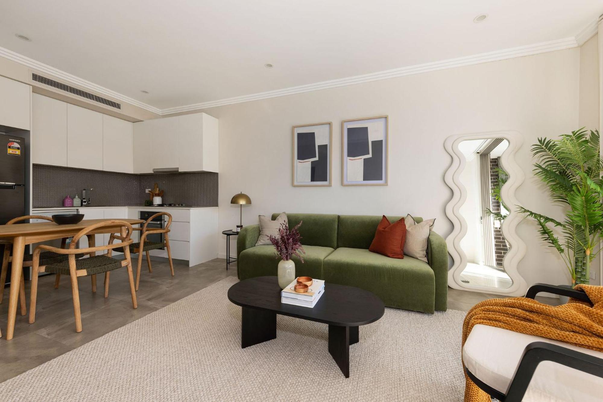 Apartment Kahlo Alexandria - Stylish 2 Bdrm Walk To Train Sydney