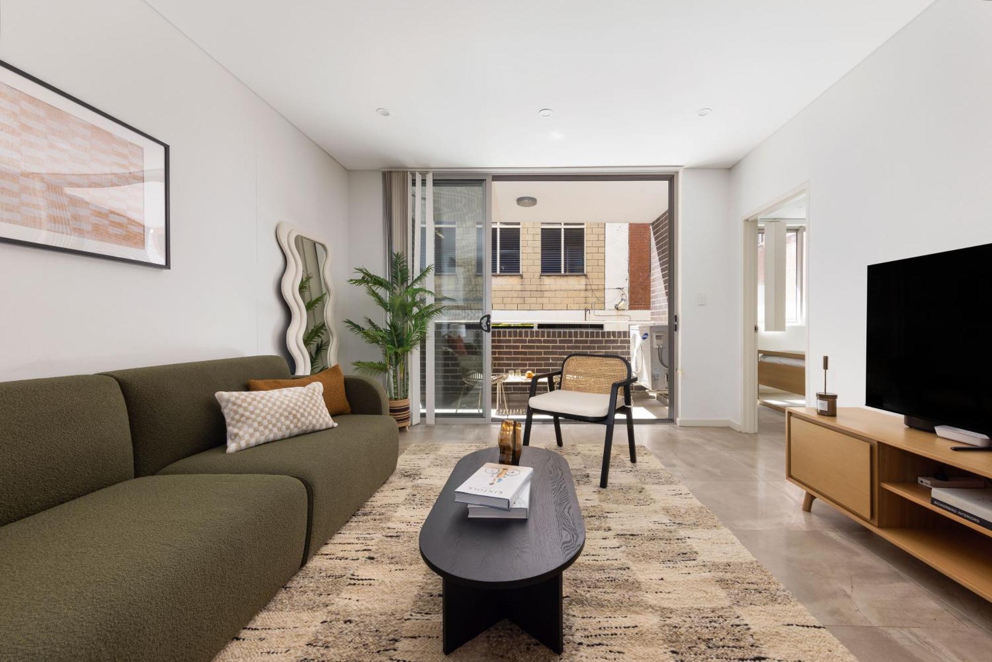 Apartment Kahlo Alexandria - Stylish 2 Bdrm Walk To Train Sydney