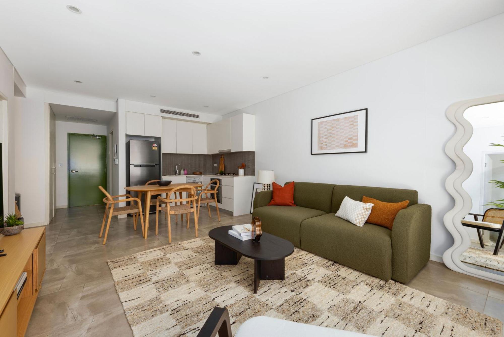 Kahlo Alexandria - Stylish 2 Bdrm Walk To Train Apartment *