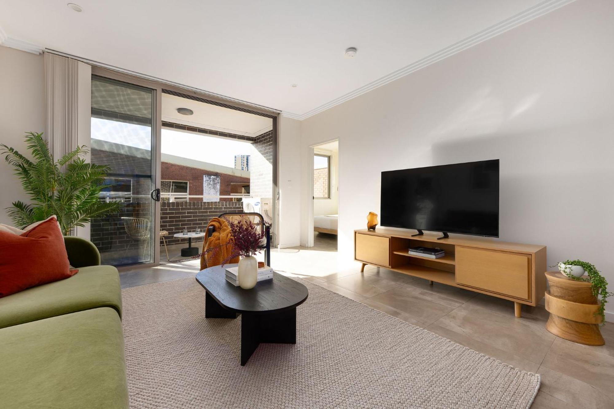 Apartment Kahlo Alexandria - Stylish 2 Bdrm Walk To Train Sydney