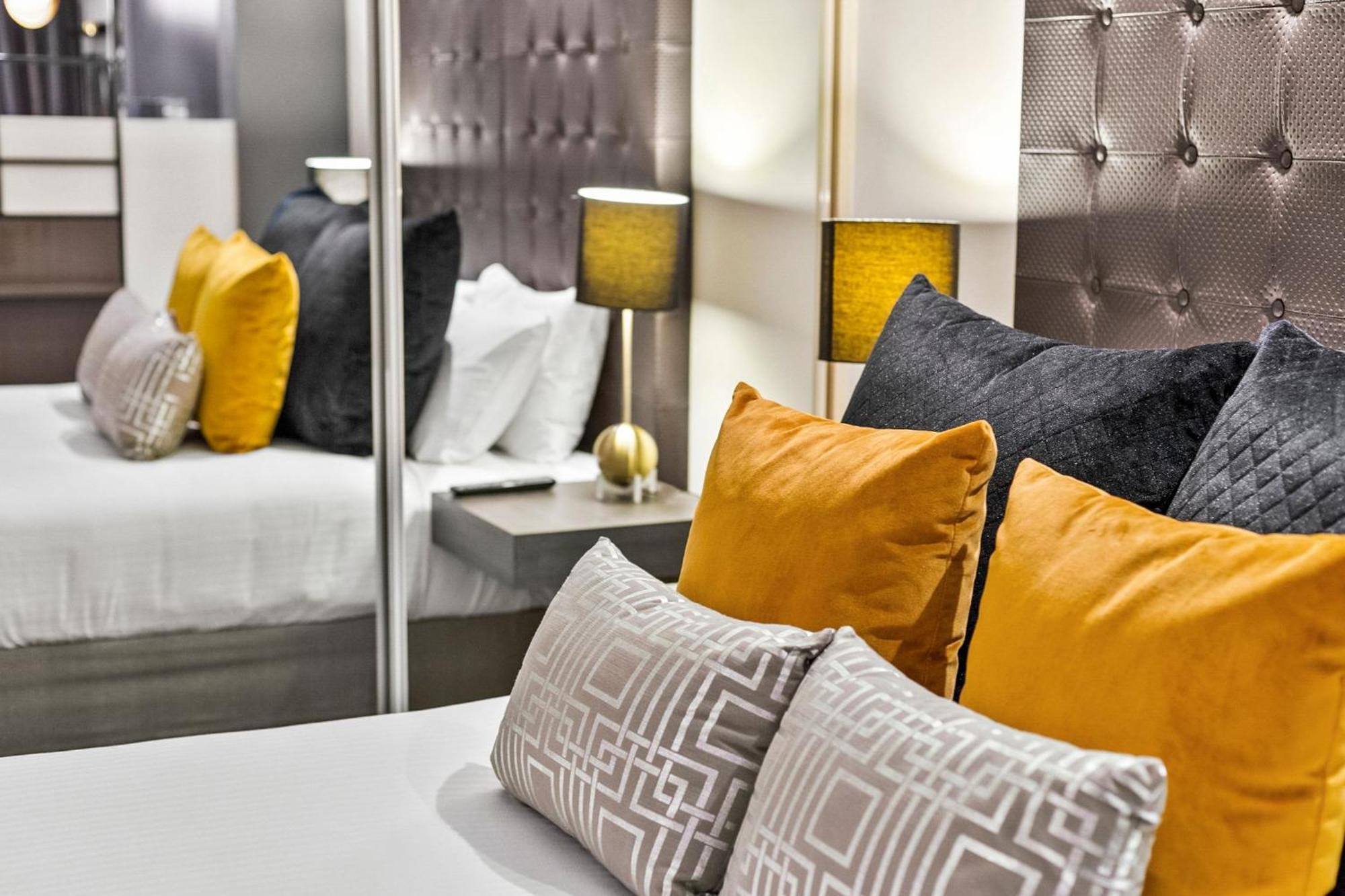 Kozyguru Stylish In Prime Cbd Apartment
