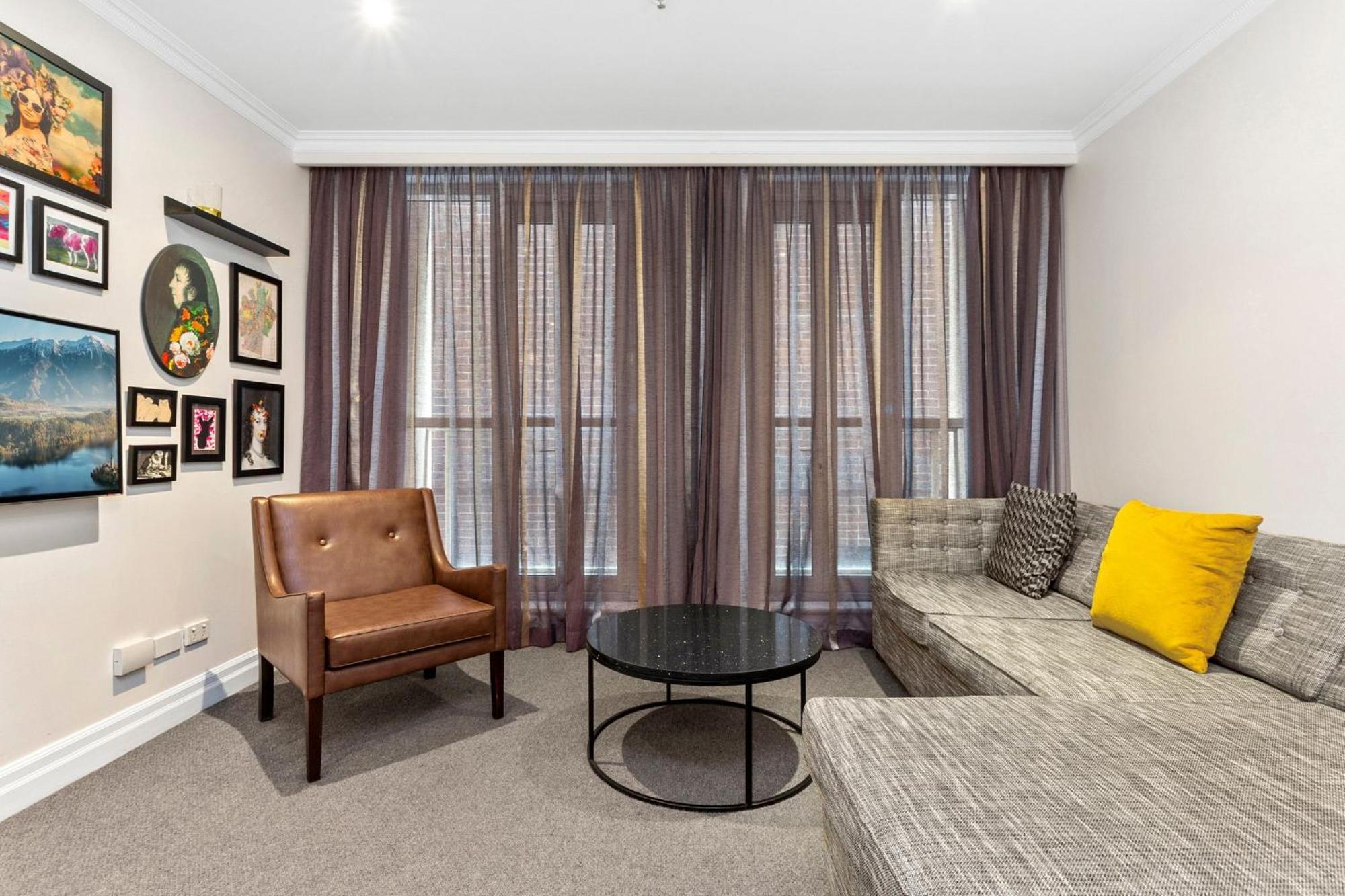 Kozyguru Stylish In Prime Cbd Apartment