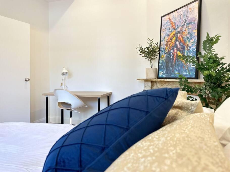Cbd Newly Renovated Large Terrace Ferienhaus