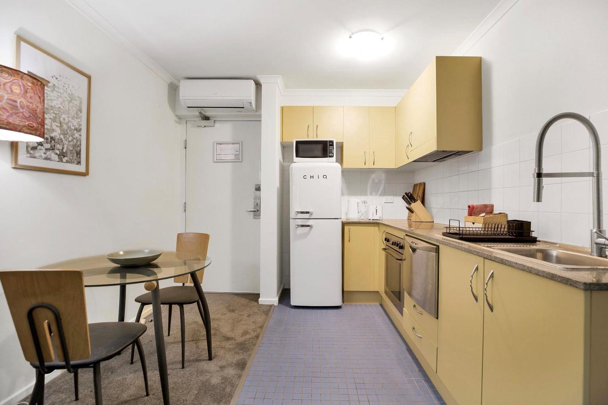 Chique Chippendale Apartment