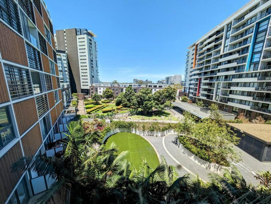 Modern 2 Bedroom Close To Amenities! Apartment