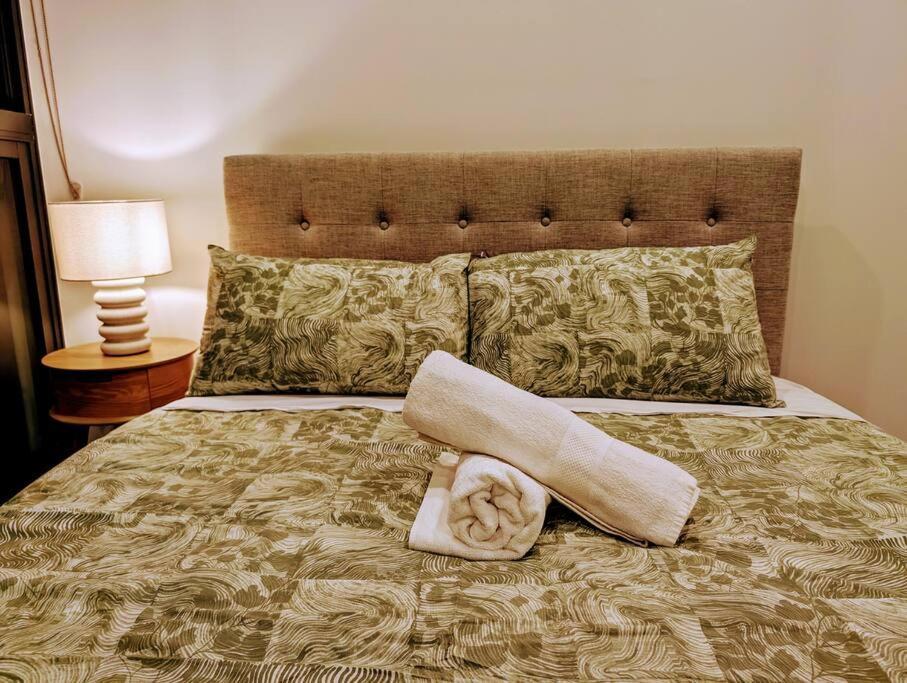 Modern 2 Bedroom Close To Amenities! Apartment *