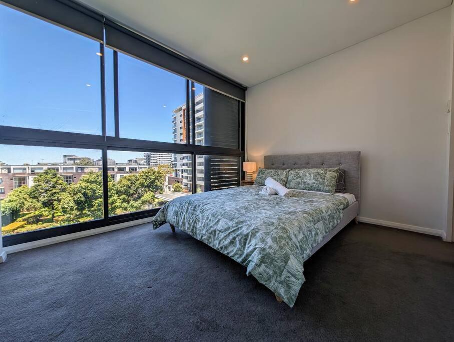 Modern 2 Bedroom Close To Amenities! Sydney