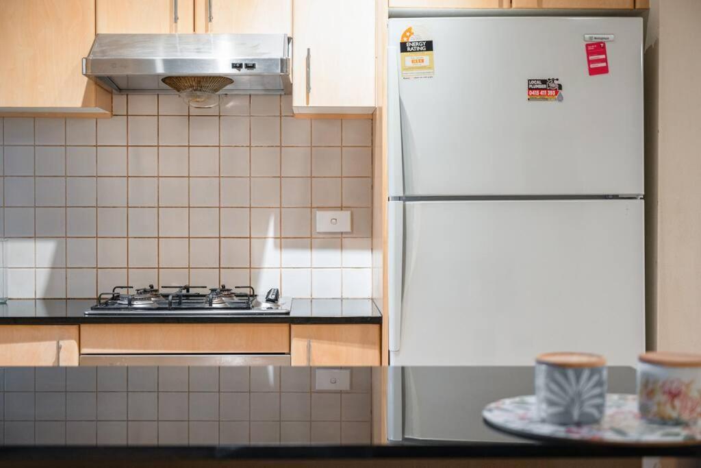 Burwood Near Train & Shopping & Park With Car Park *