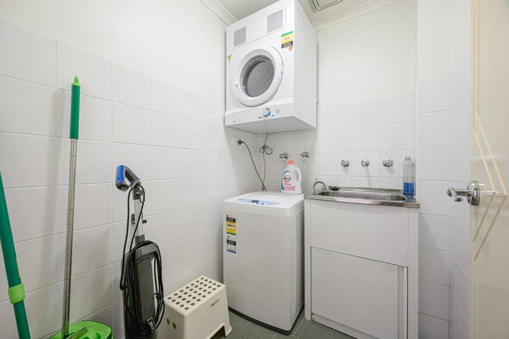 Burwood Near Train & Shopping & Park With Car Park * Sydney