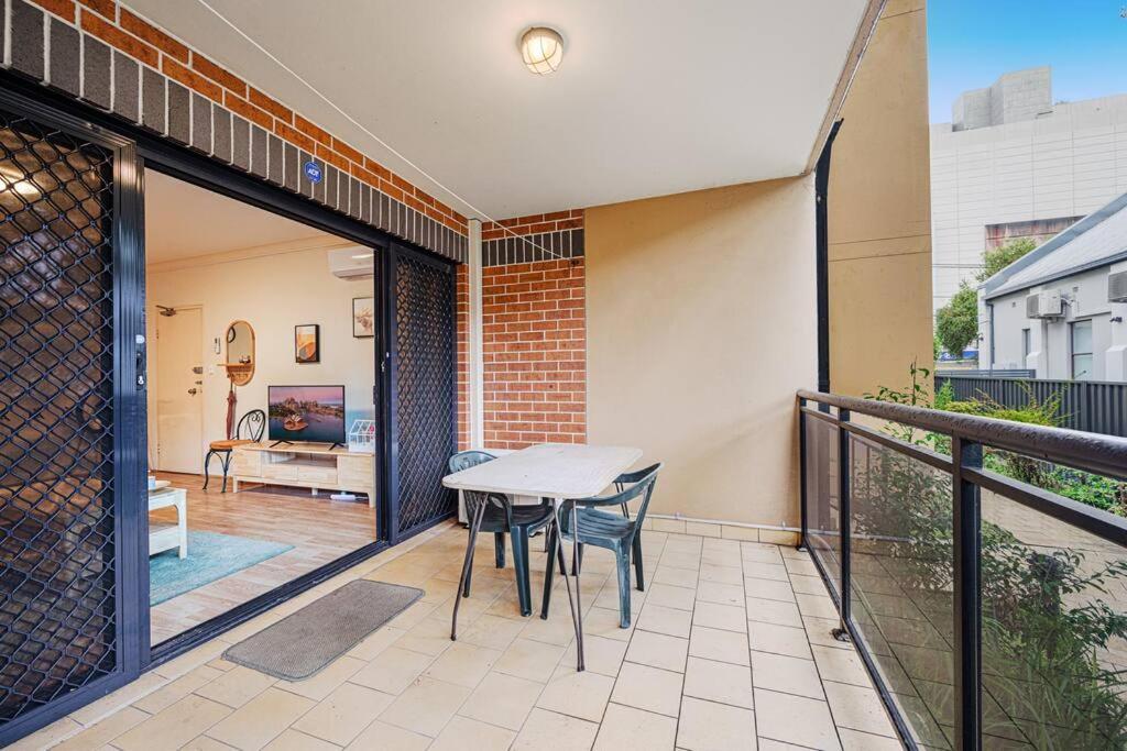 Burwood Near Train & Shopping & Park With Car Park * Sydney