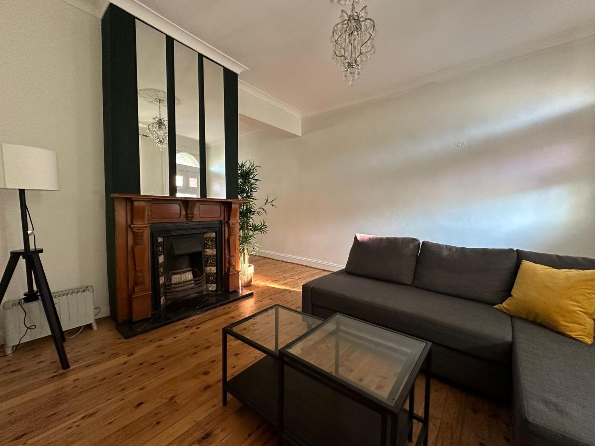 Comfortable 2 Bedroom House Glebe Ferienhaus *