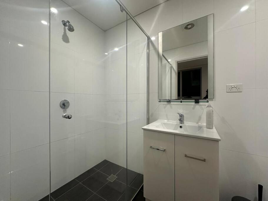 Cozy & Spacious 3 Bedroom House Glebe Sydney
