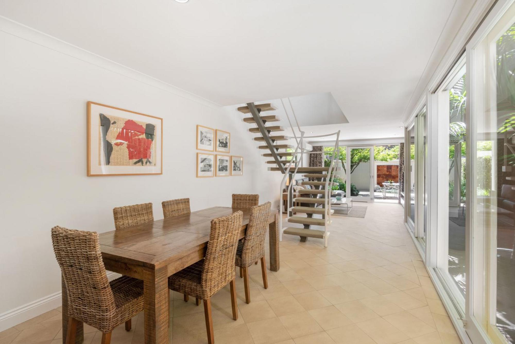 Apartment 2br Terrace On Leafy Tree-lined Street Sydney