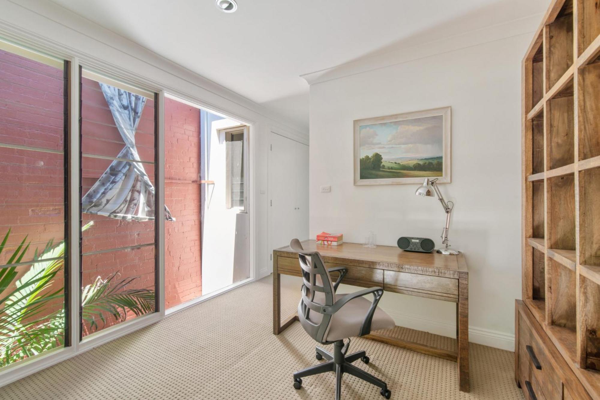 2br Terrace On Leafy Tree-lined Street * Sydney