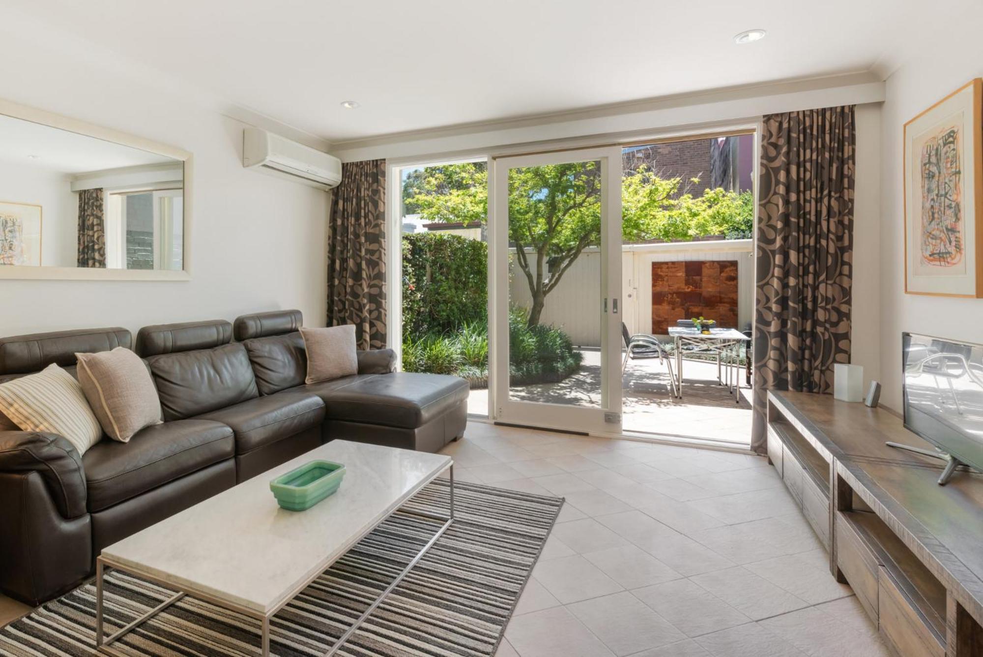 2br Terrace On Leafy Tree-lined Street Apartment Sydney