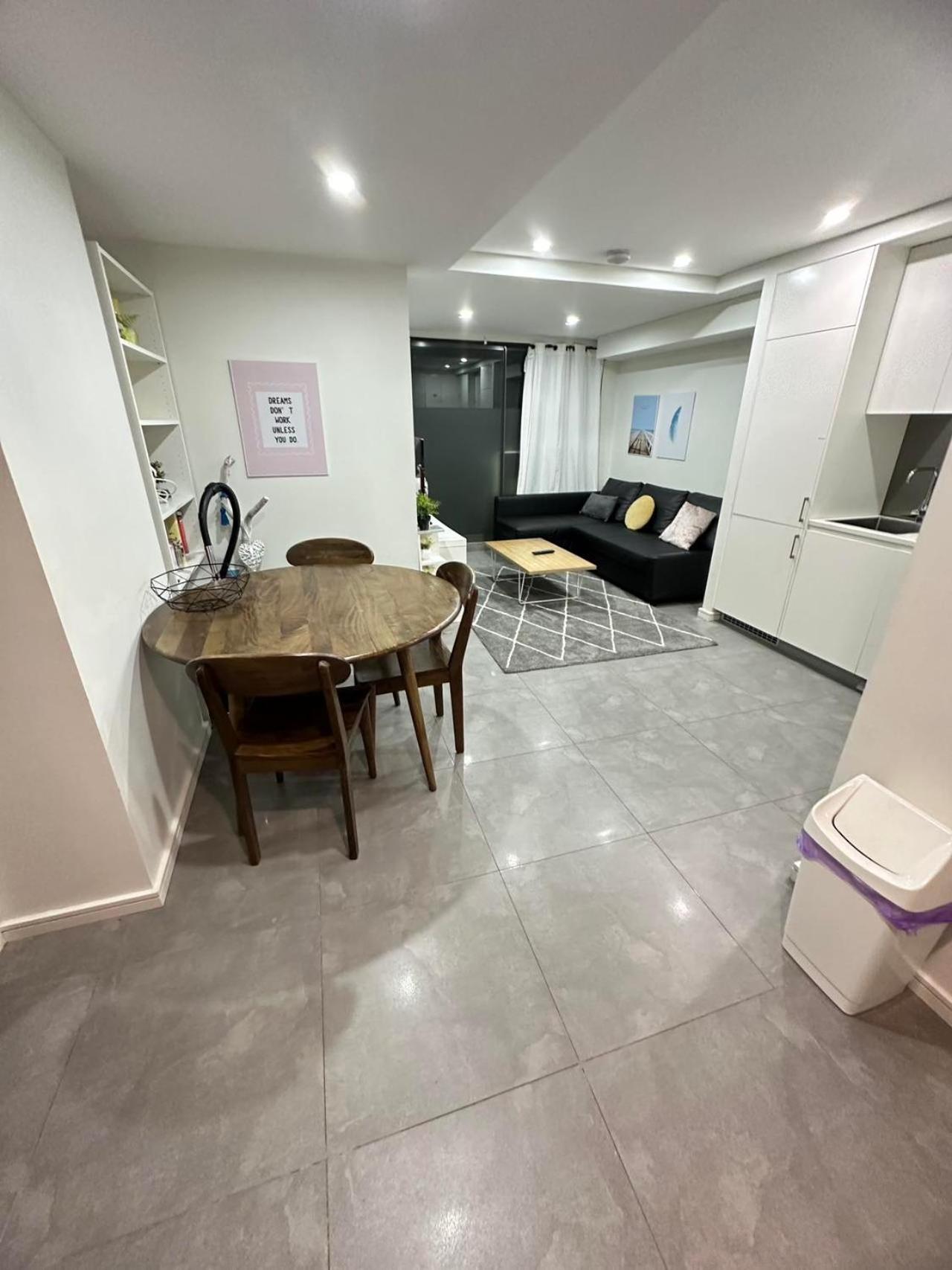 2 Bd With Large Courtyard Near The Star Casino Apartment Sydney