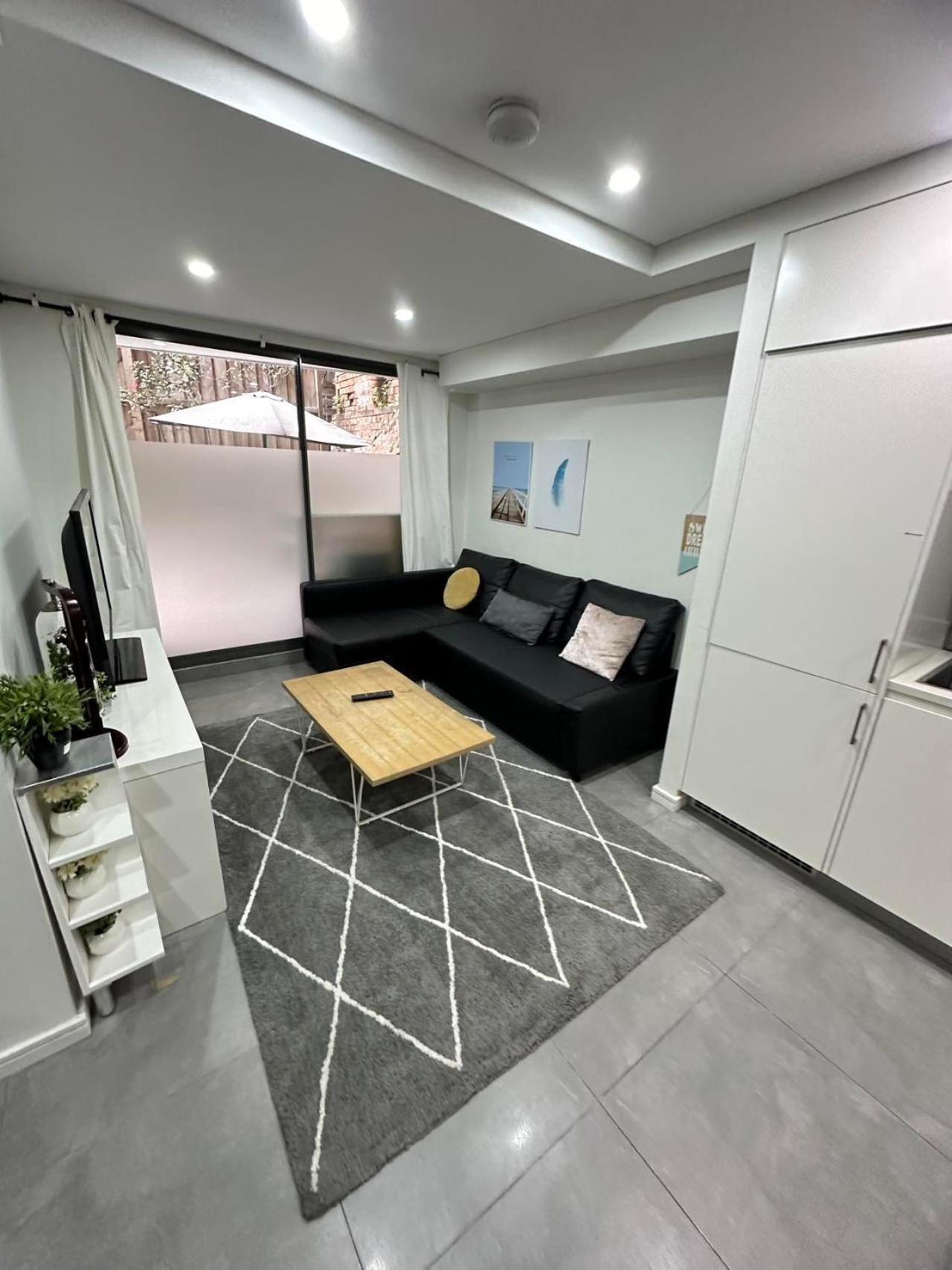 2 Bd With Large Courtyard Near The Star Casino * Sydney