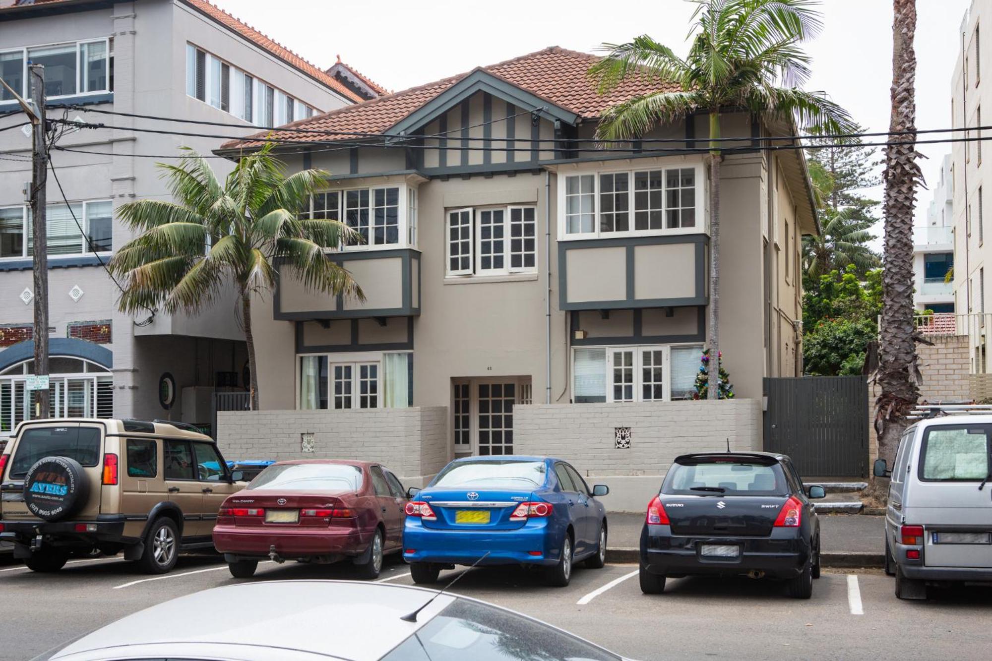 Chic With Sun Lounge Near Manly *