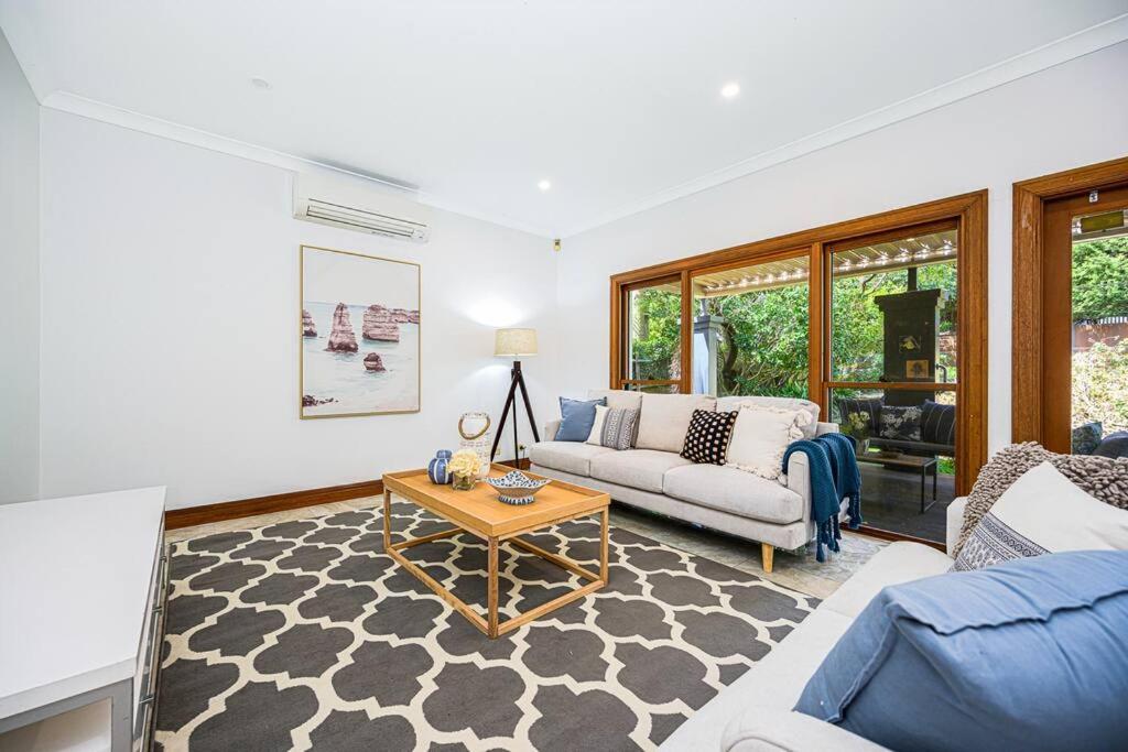 Tranquil Ocean-view Retreat In Dover Heights Villa *
