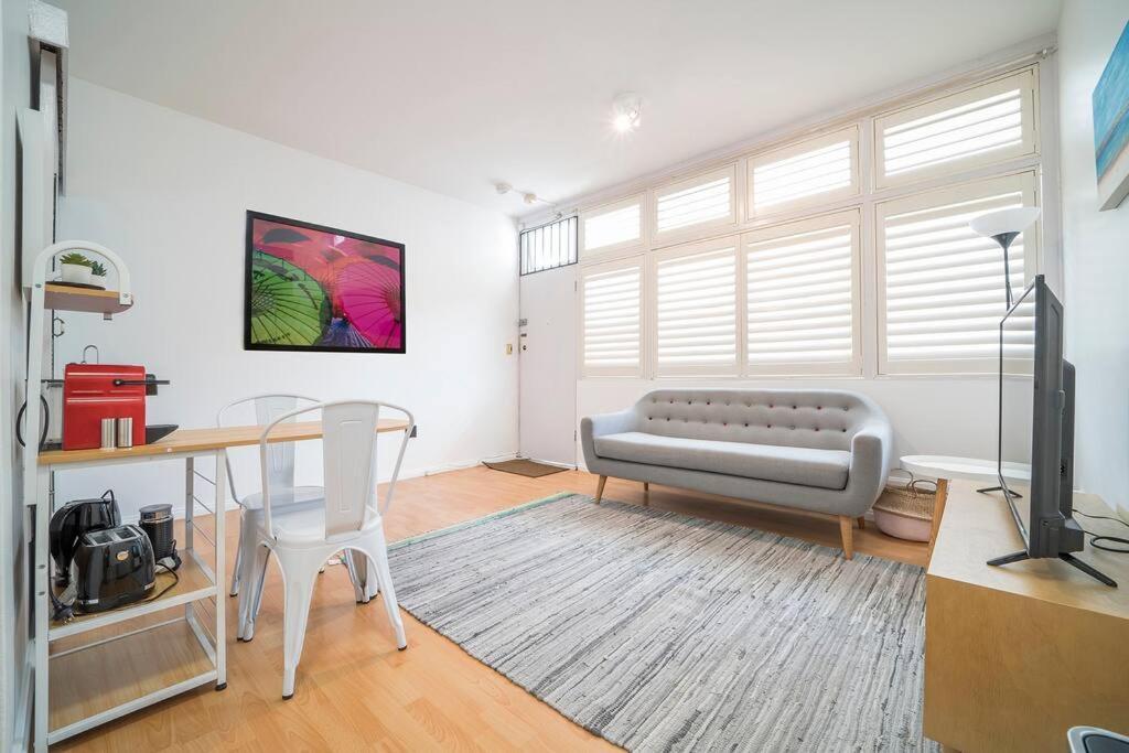 Bondi Bch 1bed Gem On Eat St-refurbished * Sydney